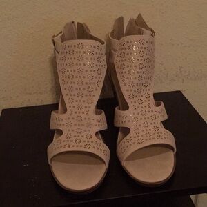 Super cute heels ( final sale)